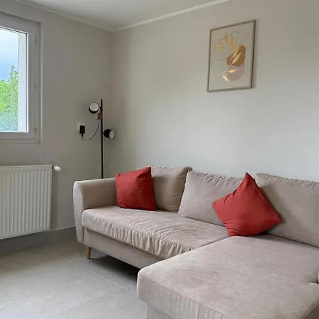 Maison Rez De Chaussée Avec Jardin Saint-Jean-dʼAngély